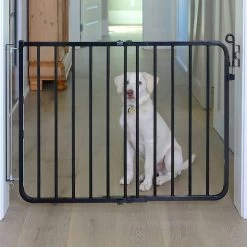 Cardinal Gates Auto-Lock Pet Gate