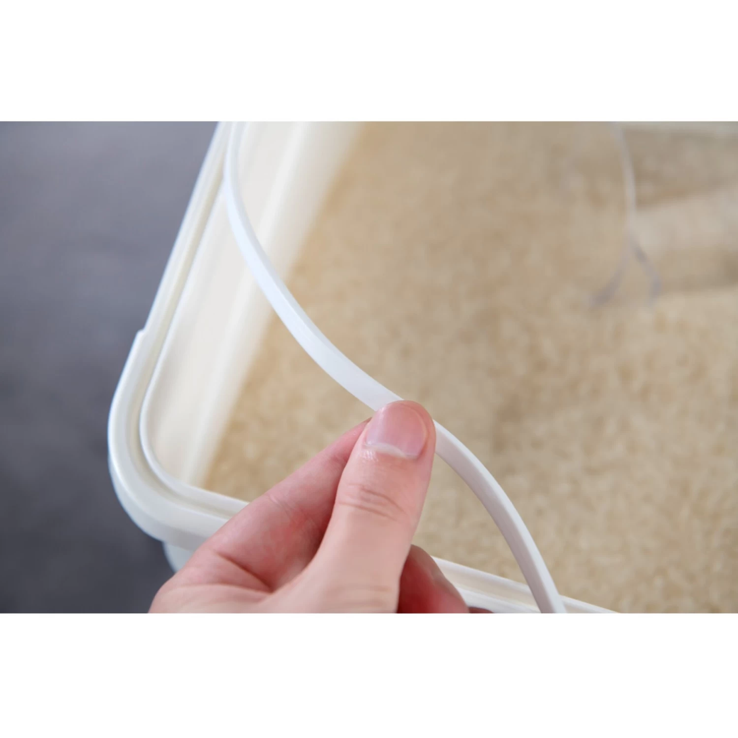 Hanamya Pet Food Storage Container With Measuring Cup, White & Gray - Image 8